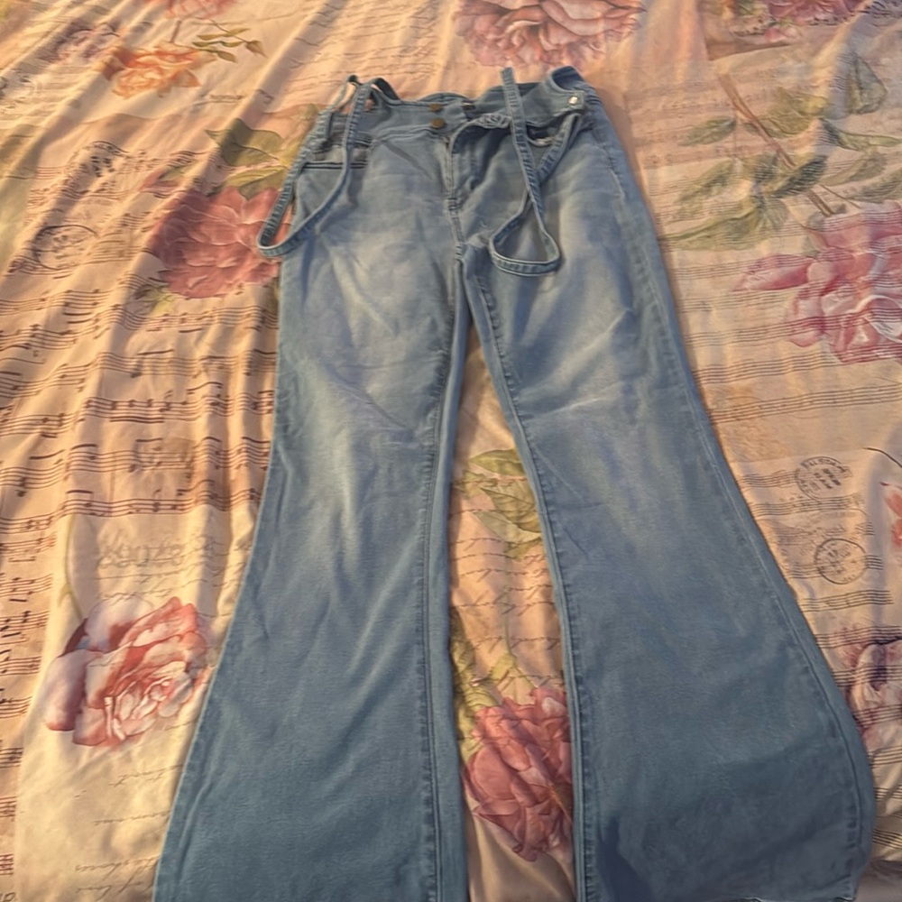 Women jeans with suspenders